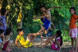 Khi con trẻ đòi lại tuổi thơ