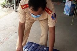 Dùng ghe vận chuyển hàng nghìn gói thuốc lá lậu