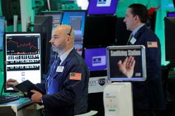 Chứng khoán Mỹ: Bỏ qua số liệu việc làm tiêu cực, Nasdaq lại lập kỷ lục