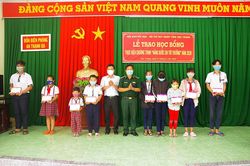 Trao 200 suất học bổng cho học sinh nghèo Sóc Trăng