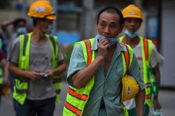 Trung Quốc bị chất vấn vì gửi công nhân được tiêm vắc xin ra nước ngoài