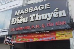 Bắt quả tang nhân viên massage đang khỏa thân tiếp khách