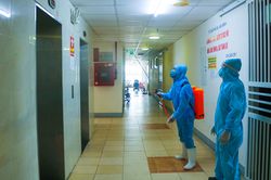 Bốn người trong một gia đình ở 'phố chung cư' Đà Nẵng mắc COVID-19