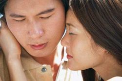Bố mẹ chồng bảo nếu chúng tôi về quê, ông bà sẽ xây biệt thự nhà vườn và mua ô tô cho nhưng chồng tôi nhất quyết lắc đầu