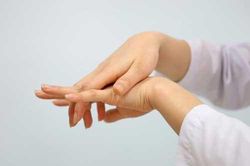 5 dấu hiệu cảnh báo cơ thể thiếu canxi trầm trọng, chị em đừng chủ quan