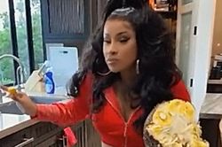 Danh hài Cardi B và phong cách bổ mít không thể chất hơn!