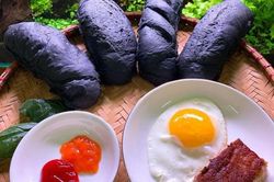Cách làm bánh mì 'bóng đêm' đang hot rần rần của gái đảm Quảng Ninh