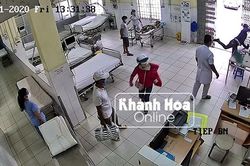 Người đàn ông không đeo khẩu trang, cầm dao tấn công bảo vệ bệnh viện