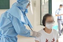 Ngọn lửa tình người đượm cháy trong khu cách ly