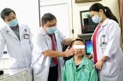 Phẫu thuật lấy khối u xơ vòm mũi họng 'khổng lồ' cho bệnh nhi 13 tuổi