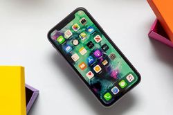 iPhone 12 dùng pin rẻ hơn iPhone 11