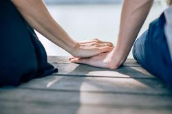 'Đánh ghen thời công nghệ': Ngoại tình - ai đúng ai sai?