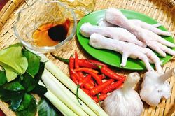 Mẹo luộc chân gà thơm ngon, không bị nứt