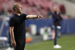 Bayern sẽ thất bại nếu Flick không thay đổi về chiến thuật, nhân sự?