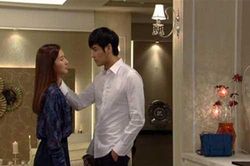 Cắn răng lấy người đáng tuổi chú để trừ nợ 600 triệu, ai ngờ đêm tân hôn cô dâu 'chết sững' với màn 'lộ mặt'