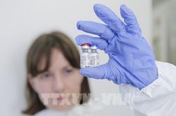 Lý giải những hợp đồng hàng tỉ USD mua trước vaccine COVID