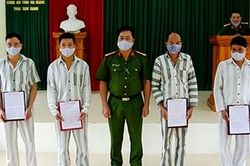 Công bố quyết định tha tù trước thời hạn có điều kiện cho phạm nhân