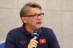 HLV Troussier lấy PSG làm ví dụ cho U19 Việt Nam