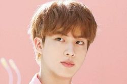 Bí quyết để là anh cả nhưng Jin lại trông như em út của BTS