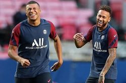 Rooney: 'PSG có thể trừng phạt hàng thủ dâng cao của Bayern Munich'