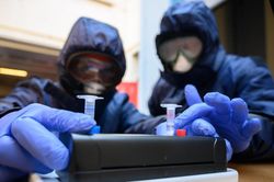 SARS-CoV-2 có giống vũ khí sinh học không?