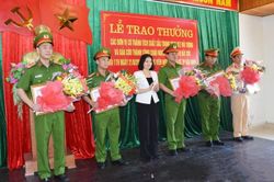 Thưởng nóng cho các đơn vị giải cứu thành công cháu bé bị bắt cóc