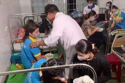 Trên 30 công nhân phải đi cấp cứu sau khi ăn bánh mì tại công ty