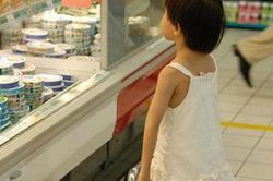 Tác hại khủng khiếp khi bố mẹ cứ than 'nhà mình nghèo lắm' để dạy con