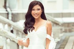 Thúy Diễm khoe đường cong cuốn hút và làn da bánh mật dưới nắng hè