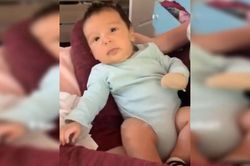 Bà mẹ trẻ sửng sốt khi con trai 10 tuần tuổi nói 'I love you'