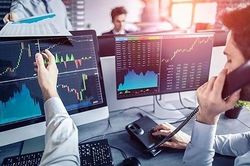 Thanh khoản trên thị trường chứng khoán 'nhích' nhẹ
