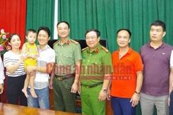 Khoảnh khắc xúc động đón bé Gia Bảo về nhà sau 24h bị bắt cóc