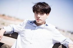 Trong thế giới fangirl: Trái tim fangirl có khi đượm buồn, nhưng mãi yêu thương Jungkookie