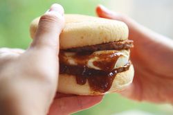 Hamburger vị phở ở TP.HCM có vị thế nào?