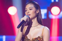 Những thí sinh nữ tham gia cuộc thi rap
