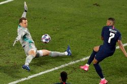 Manuel Neuer: 'Thủ môn quét' độc nhất vô nhị của bóng đá