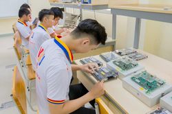 VKU hỗ trợ 2 tỷ đồng học bổng cho tân sinh viên