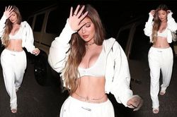 Kylie Jenner mặc phong cách khoe nội y trên phố