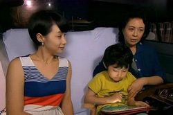 Phát hiện 'kẻ thứ 3' ly kỳ như phim, thái độ của vợ trẻ mới khiến chị em cúi đầu