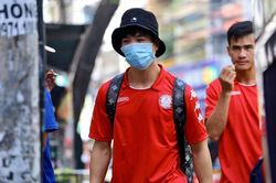 Công Phượng ôm gối đi 'đổi gió' tại Bà Rịa-Vũng Tàu