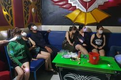 Bất chấp lệnh cấm, quán karaoke vẫn mở cửa đón cả chục dân chơi ma túy