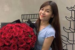 Văn Lâm tặng bó hoa cho người yêu
