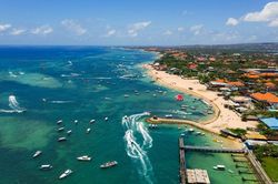 Indonesia hủy kế hoạch mở cửa trở lại thiên đường du lịch Bali