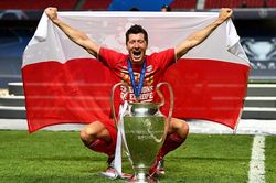 Cách ăn mừng điên rồ của Lewandowski khi vô địch Champions League 2019/20