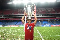 Người hùng của Bayern khăn gói ra đi sau vinh quang