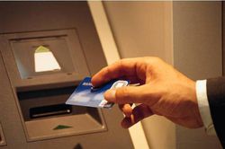 3 người Trung Quốc gắn camera ở cây ATM để lấy cắp dữ liệu ngân hàng tại Nghệ An