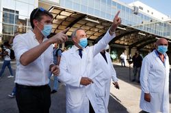 Italy thử nghiệm vaccine trên tình nguyện viên