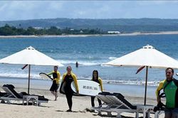 Indonesia hủy kế hoạch mở cửa trở lại thiên đường du lịch Bali