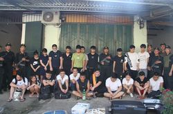 21 người Trung Quốc vượt biên vào Lào Cai, trốn trong nhà hoang