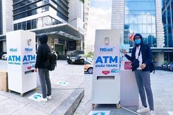 Mục sở thị 'ATM khẩu trang' miễn phí đầu tiên cho người dân Hà Nội